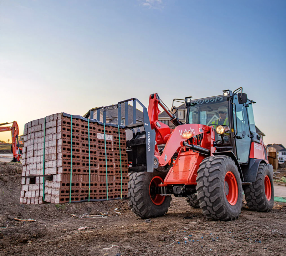 Kubota R640